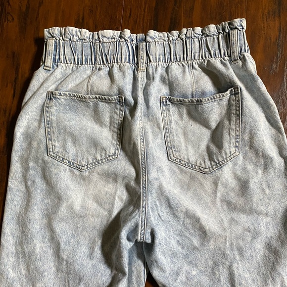 SO Acid Wash High Rise Mom Jean Size 15/32w - Picture 9 of 11